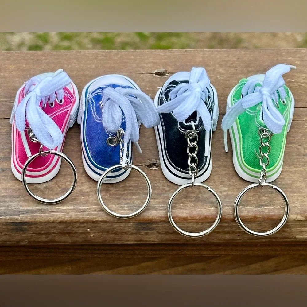 BUY NOW Cute Sneaker Keychain- Host Support